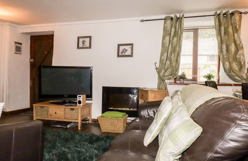 Kilkhampton House | HEDGEHOG COTTAGE, pet friendly, with a garden in Kilkhampton