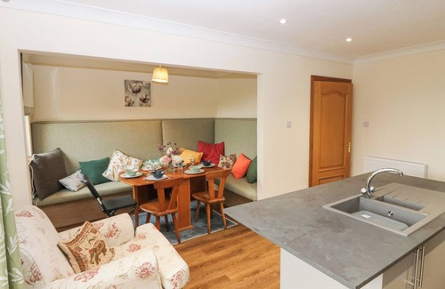 Glenrothes Cottage | HEDGEHOGS COTTAGE, pet friendly, with a garden in Glenrothes