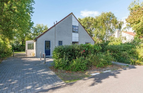 Julianadorp aan zee House | Heerlijke Vakantievilla met Riante Tuin op Loopafstand van het Strand van Julianadorp aan Zee