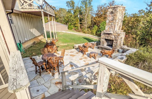 Mountain View House | Hell Creek Lodge ~ sleeps 26 near town on 150 acres