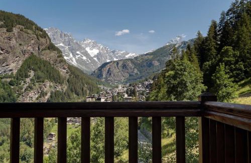 Valtournenche Ski Chalet | HelloChalet - Chalet da MiRo - Sunny terraces with stunning Matterhorn views, reachable on foot only