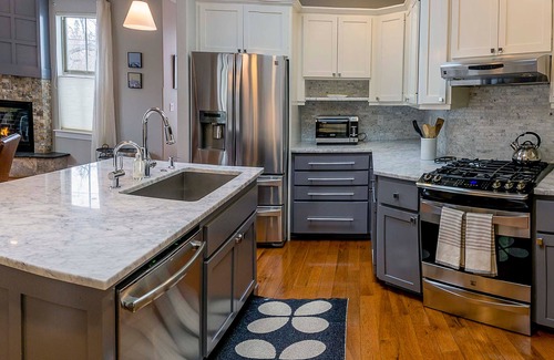 Ashland House | Helman Street Penthouse with a View