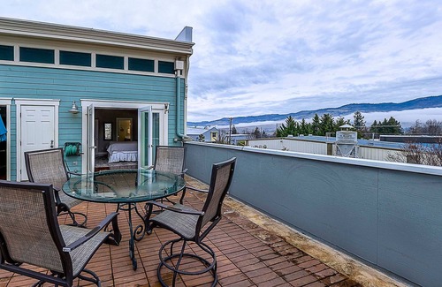 Ashland House | Helman Street Penthouse with a View