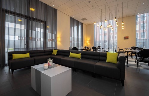 Municipality of Helmond Hotel | Helmond Stay with Playground & Swimming Pool Access and Nearby Trails
