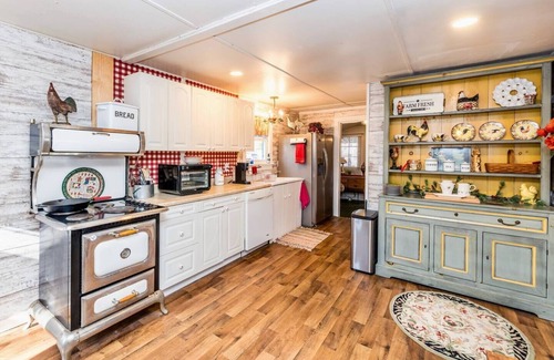 Nashville House | Helmsburg Homestead Historic Log Cabin in Nashville Indiana