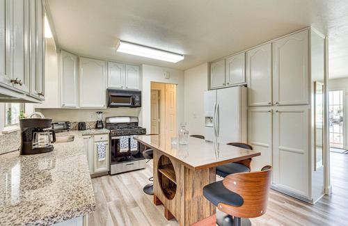 Hemet House | Hemet Retreat w/Peak Views + 2 Saunas