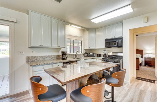 Hemet House | Hemet Retreat w/Peak Views + 2 Saunas