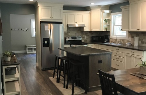 Traverse City House | Hemlock Cottage on beautiful Pikes Lake