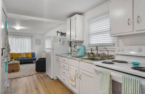 Lexington House | Hemlock Haven Couples Getaway w Beach Access!