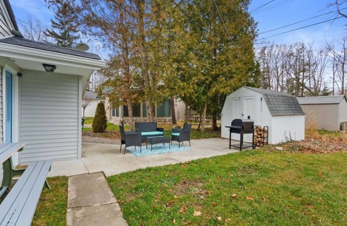 Lexington House | Hemlock Haven Couples Getaway w Beach Access!