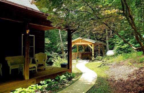 South Bloomingville House | Hemlock Hideaway
