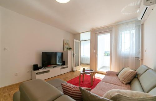 Zagreb Apartment | Hemma apartment near Jarun lake- Private garage