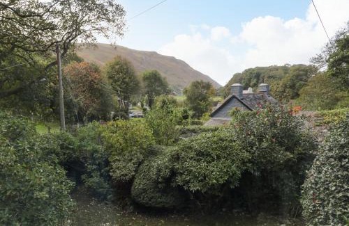 Fairbourne House | Hen Bopty