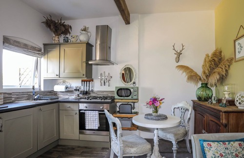 Cylch-Y-Garn Cottage | Hen Gilfach Stable