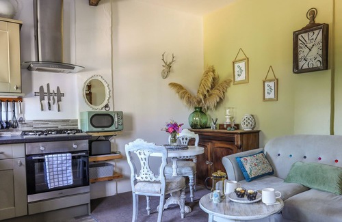 Cylch-Y-Garn Cottage | Hen Gilfach Stable