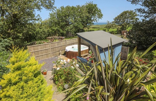 Cylch-Y-Garn Cottage | Hen Gilfach Stable