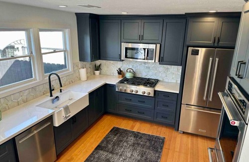 Eureka House | Henderson House Eureka. Centrally located stylish home with all amenities.