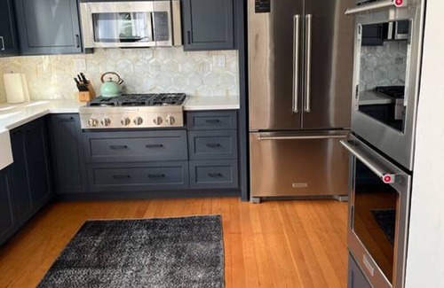 Eureka House | Henderson House Eureka. Centrally located stylish home with all amenities.