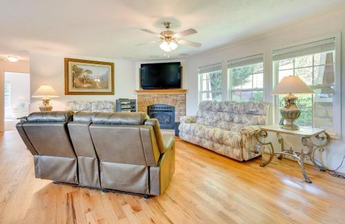 Hendersonville House | Hendersonville Retreat with Mtn Views and Deck!