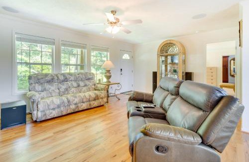 Hendersonville House | Hendersonville Retreat with Mtn Views and Deck!