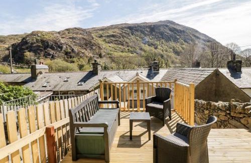 Beddgelert House | Henfro