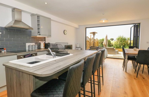 Docking Cottage | HENHAM 3 BERNALEEN COTTAGES, pet friendly, with hot tub in Docking