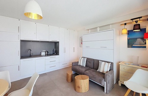 Pointe Croisette Condo | HENRI CAMILLE REAL ESTATE -ARMOR - Sea view, big terrace, sunny 1 bedroom