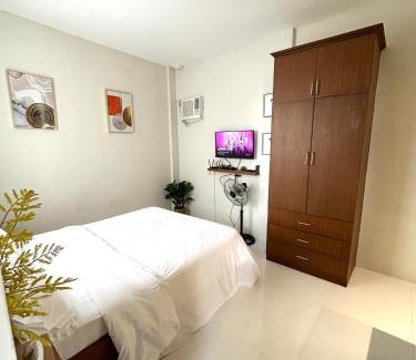 Malabanias Apartment | Henry residences Apartment Studio type close to SM, Walking St, Airport