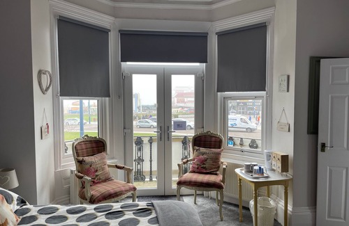 Great Yarmouth Bed & Breakfast | Henry's On The Prom