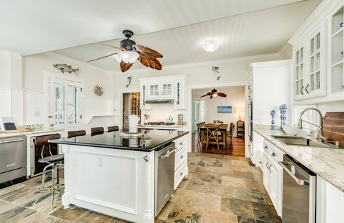 Galveston House | Henry Trueheart's Sweethaven: Walk to the beach from an historic Victorian!