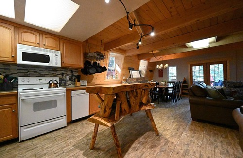 Island Park Cabin | Henrys Lake Waterfront Cabin|Hot Tub!|Garage