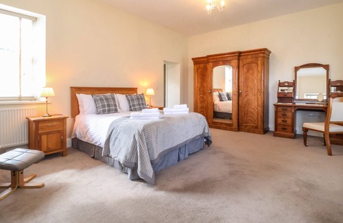 Beccles House | HENSTEAD HALL EAST, pet friendly, with a garden in Beccles