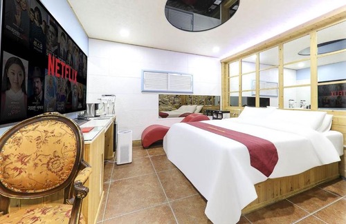 Downtown Hotel | Hera drive in hotel