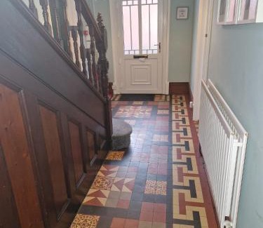 Hereford Apartment | Hereford - Falcon House - Spacious 5 Bedroom House With Games Room - Sleeps 14 Guests - Great Property For Family & Friends Gathering Together - Hosted by RENTMYHOUSE