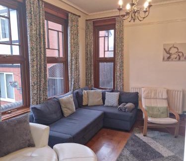 Hereford Apartment | Hereford - Falcon House - Spacious 5 Bedroom House With Games Room - Sleeps 14 Guests - Great Property For Family & Friends Gathering Together - Hosted by RENTMYHOUSE