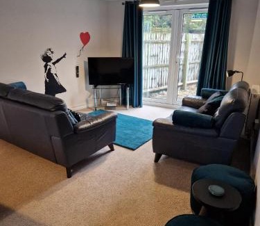 Hereford House | Hereford - Finch House - Modern 4 Bedroom House Located in South Hereford, Dog Friendly With Nearby Countryside, Pool Table, Sleeps up to 10 Guests - Hosted by RENTMYHOUSE