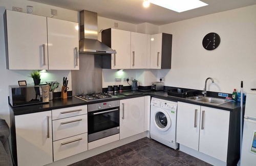 Hereford House | HEREFORD – Robin Coach House: Modern 2-Bed with Parking on City Outskirts