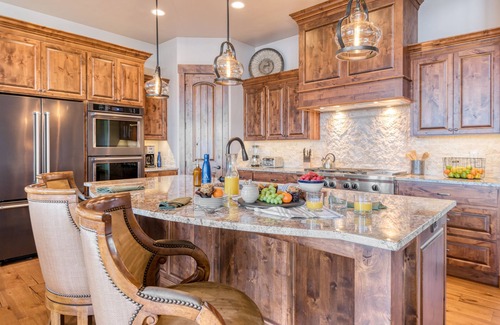 Powell Butte House | Heritage by AvantStay | Luxe Oregon Retreat + Deck