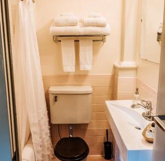 Opelika Bed & Breakfast | Heritage House Bed & Breakfast - Boutique Adults-Only Inn