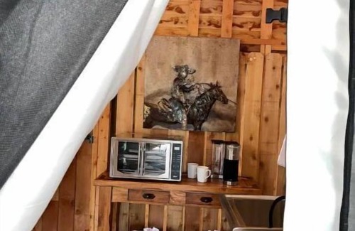Bozeman Cabin | Heritage Ranch 'Captain' Glamping Tent (3)