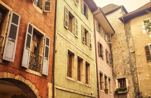 Annecy Old Town Apartment | Hermès vieille ville romantique