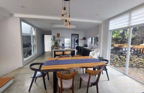 Fraijanes House | Hermosa Casa Bosque Con Vistas!