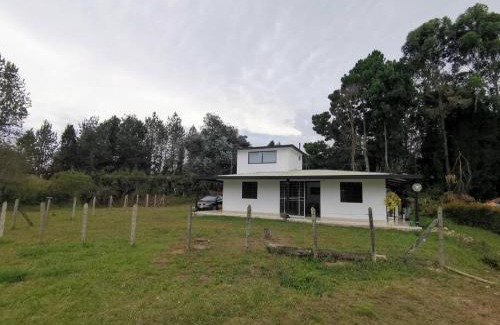 Guarne House | Hermosa finca a 5 minutos aeropuerto