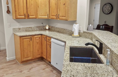 Montrose House | Hermosa Haven Winter Wonderland