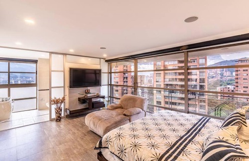 La Florida Apartment | Hermoso penthouse dúplex con vista a Medellín