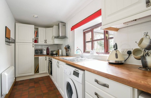 Colyton Cottage | HERON COTTAGE, pet friendly, character holiday cottage in Colyton