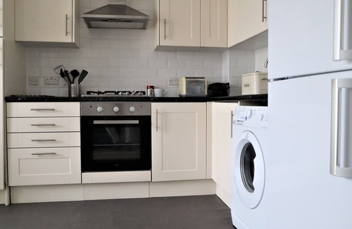 Thrapston House | Heron House Comfy 4 Bed with Wifi, Parking