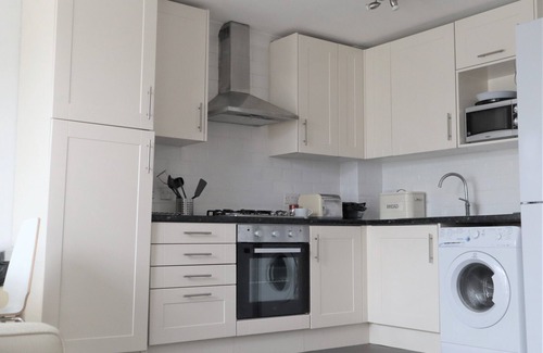 Thrapston House | Heron House Comfy 4 Bed with Wifi, Parking