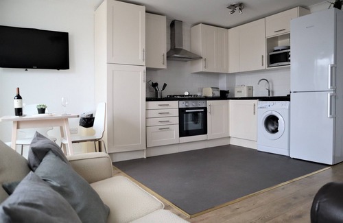 Thrapston House | Heron House Comfy 4 Bed with Wifi, Parking