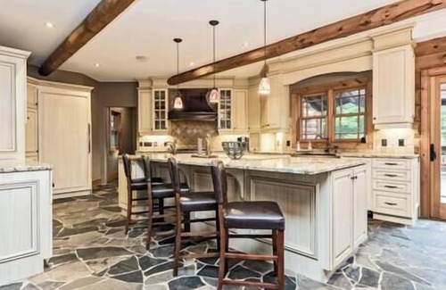 North Frontenac House | Heron Lodge | Lakefront + Hot Tub + Theater Room
